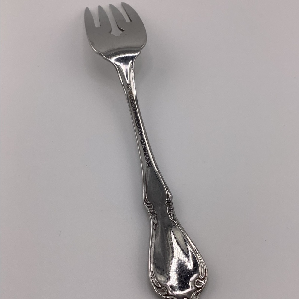 Oneida Craft Deluxe “Chateau” Flatware Salad Fork - Picture 4 of 4